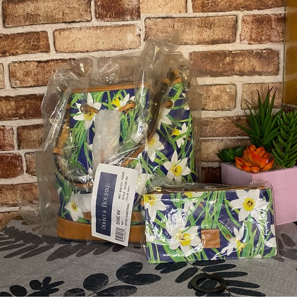 Dooney & Bourke Handbags - Dooney & Bourke Blue Daffodil bucket set nwt